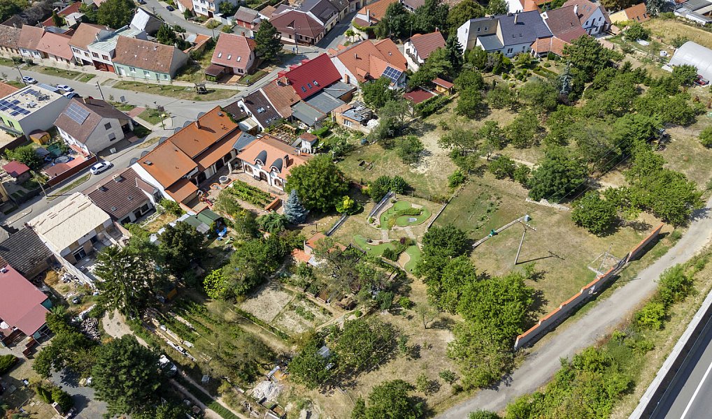 Prodej ubytovacího objektu 1 000 m², Hustopeče – náhled fotky 4