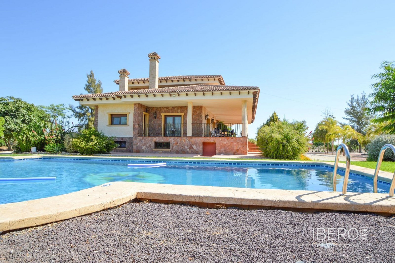 Prodej domu 270 m² s pozemkem 15 000 m²