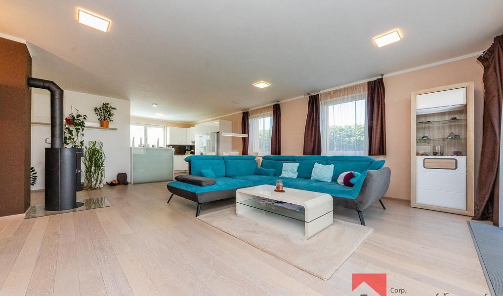 Prodej domu 346 m² s pozemkem 2 669 m², Újezd – náhled fotky 12