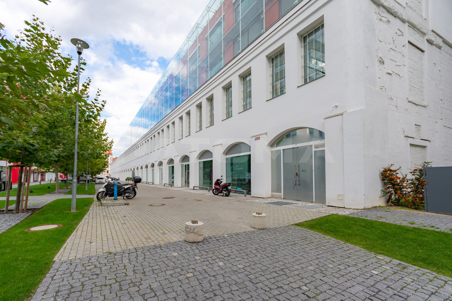 Pronájem kanceláře 416 m²