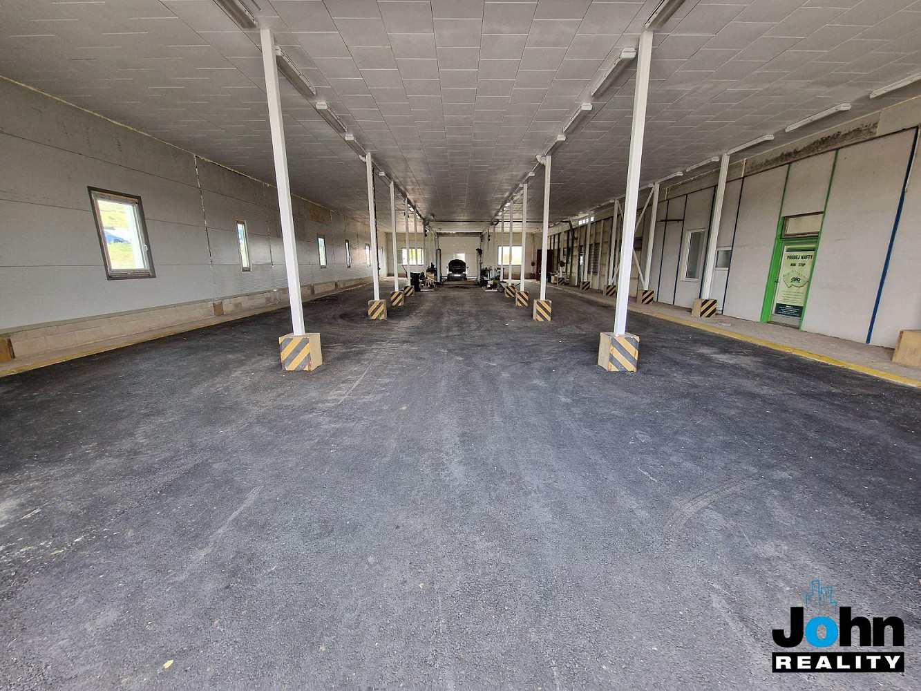 Pronájem skladovacích prostor 300 m² – fotografie 3