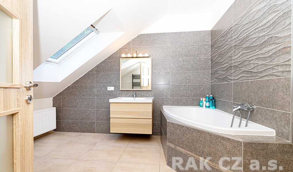 Prodej nájemního domu, činžáku 338 m², Praha – náhled fotky 16