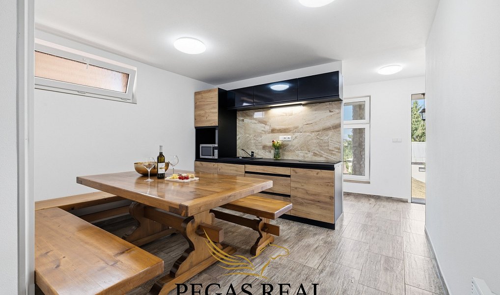 Prodej ubytovacího objektu 271 m², Březí – náhled fotky 2