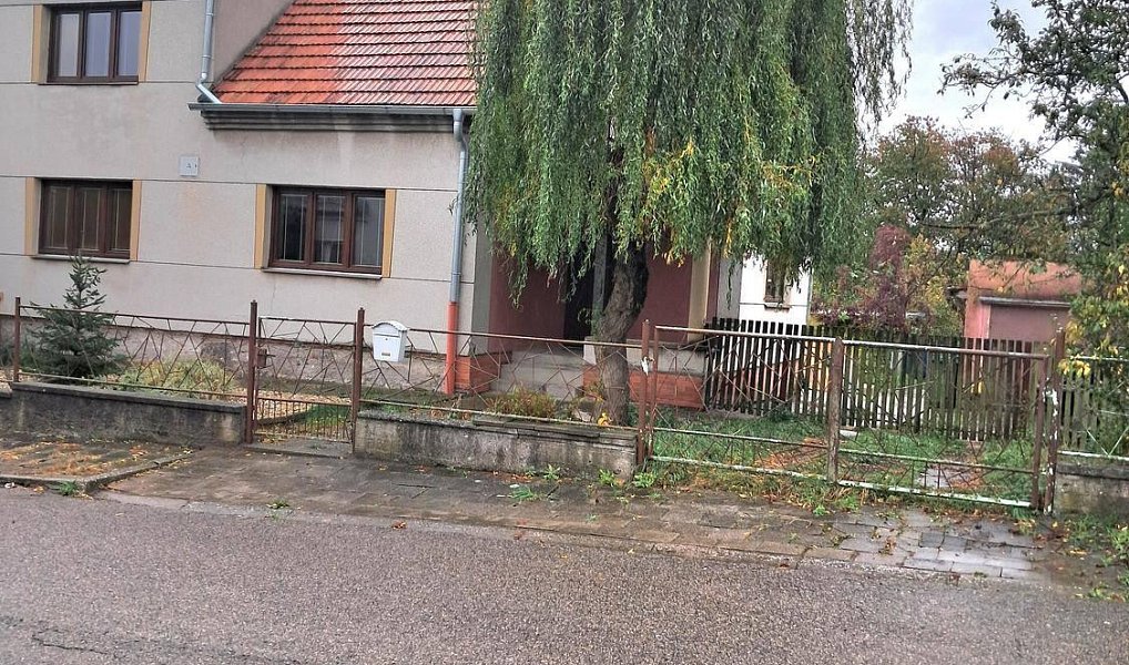 Prodej domu 156 m² s pozemkem 1 020 m², Dobromilice – náhled fotky 2