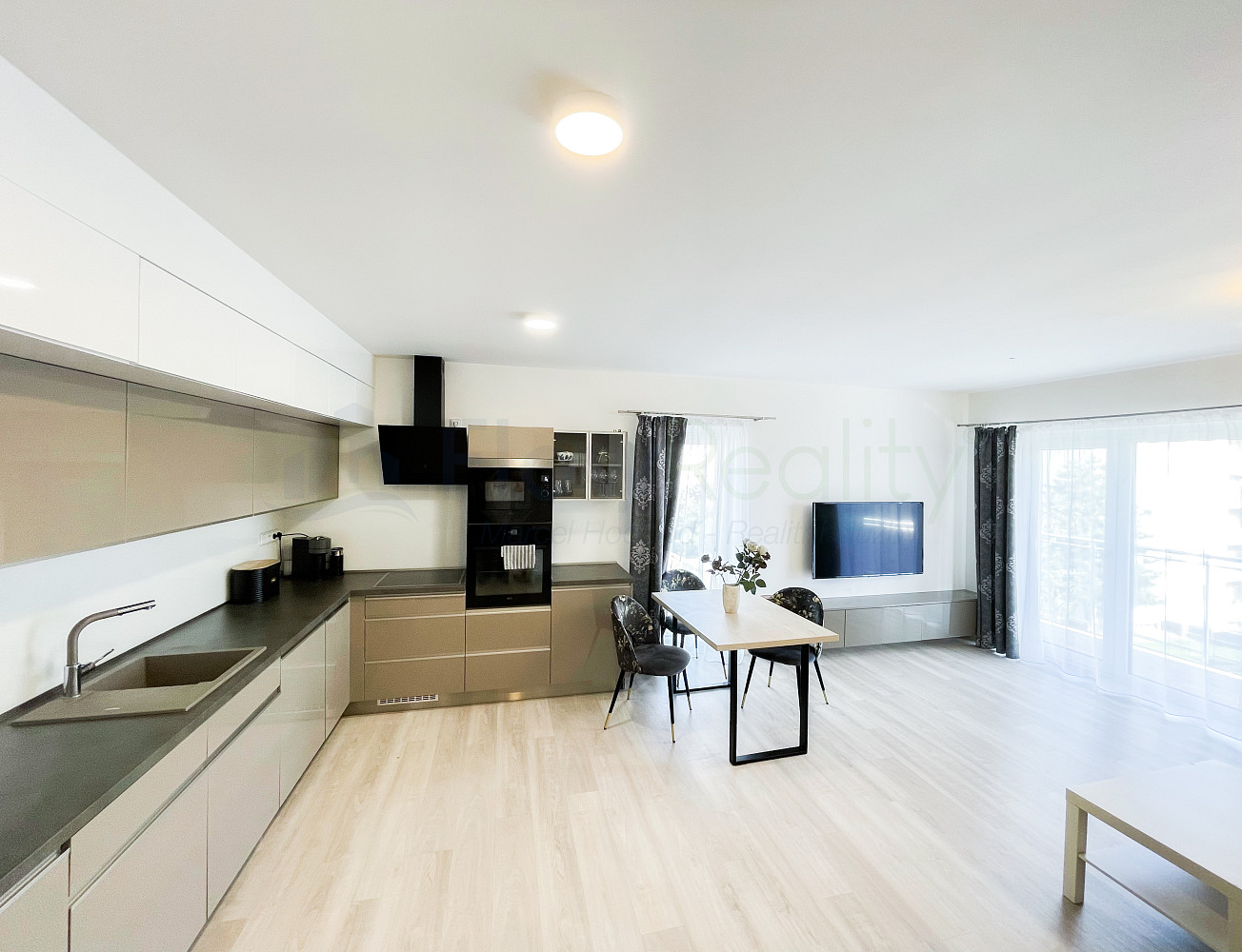 Pronájem bytu 3+kk 91 m² – fotografie 3