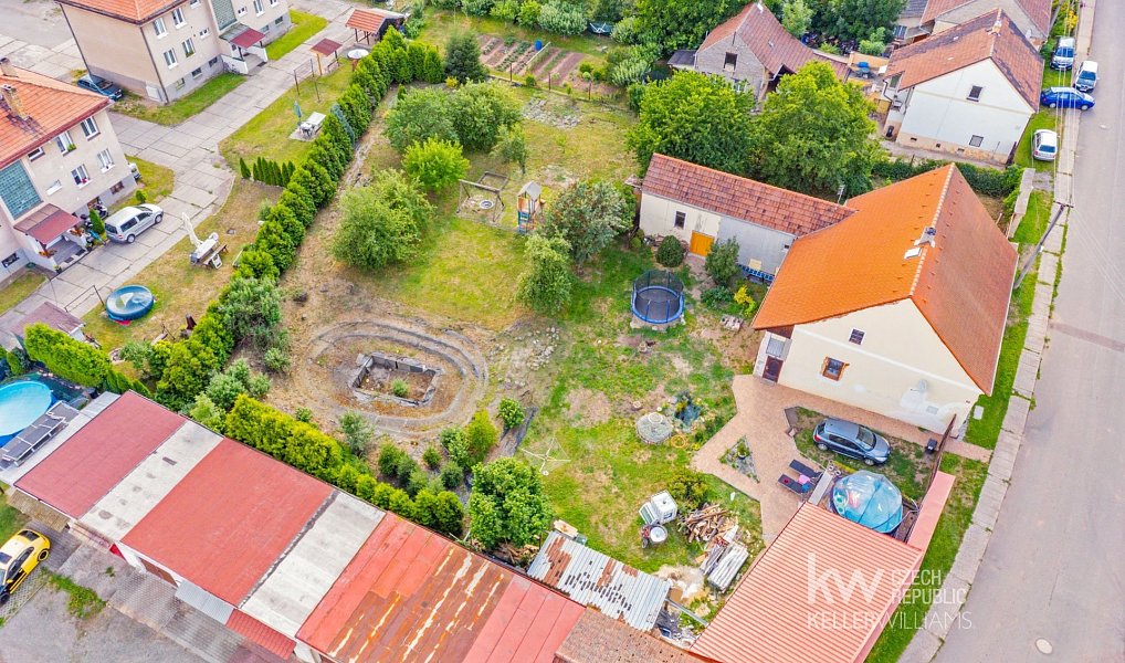 Prodej domu 181 m² s pozemkem 1 485 m², Kněževes – náhled fotky 24