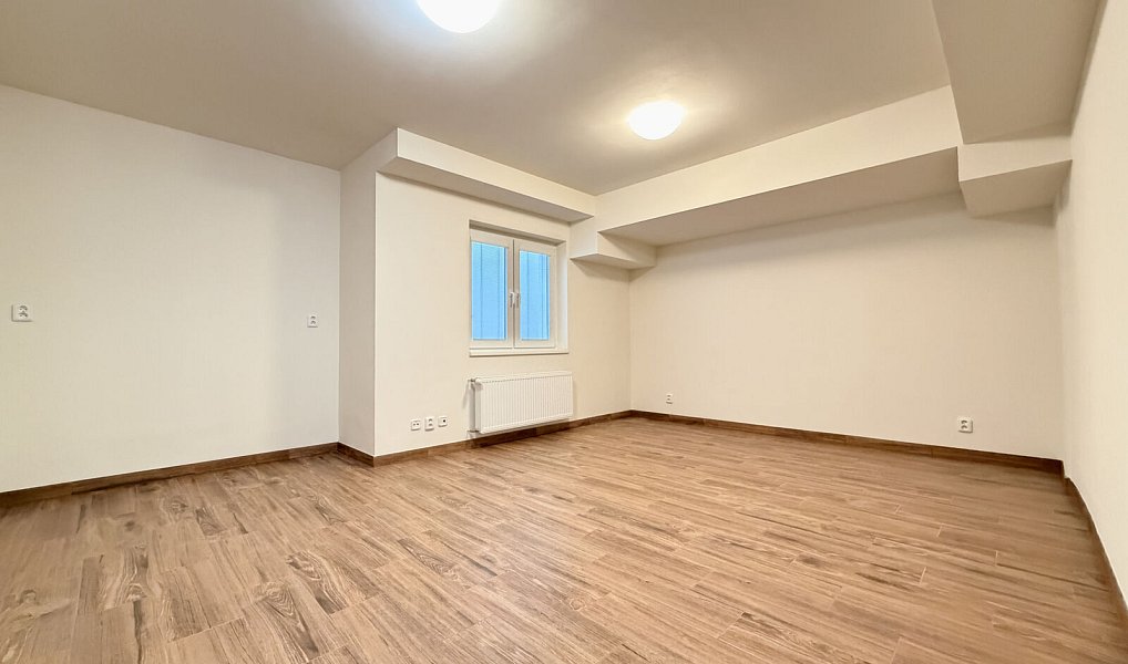 Pronájem domu 302 m² s pozemkem 737 m², Praha – náhled fotky 22