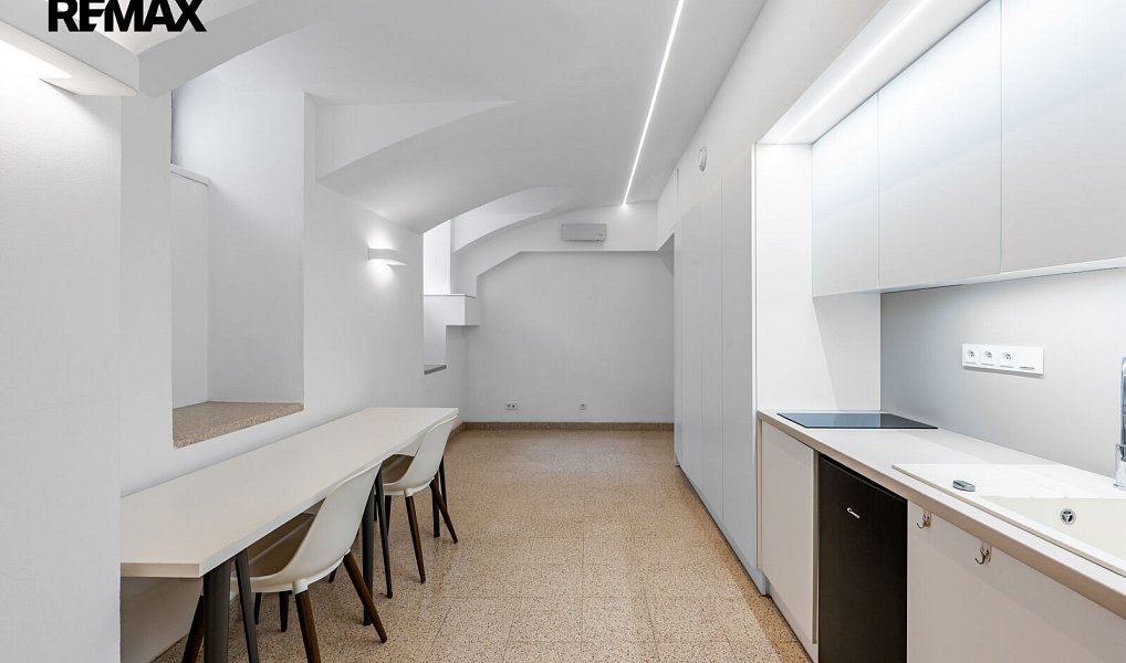 Pronájem bytu 1+kk 40 m², Praha – náhled fotky 6