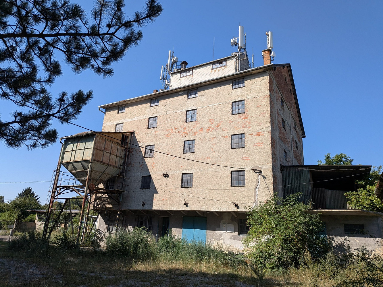 Pronájem skladovacích prostor 1 400 m²