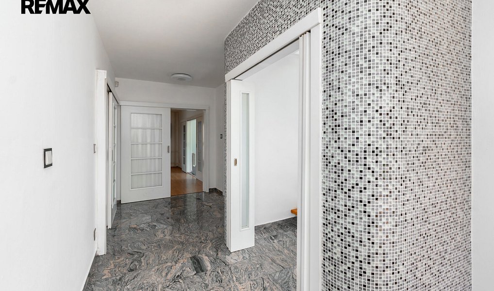 Prodej domu 300 m² s pozemkem 2 121 m², Měchenice – náhled fotky 17