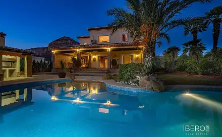 Prodej domu 272 m² s pozemkem 1 402 m², Jávea - Xàbia, Španělsko