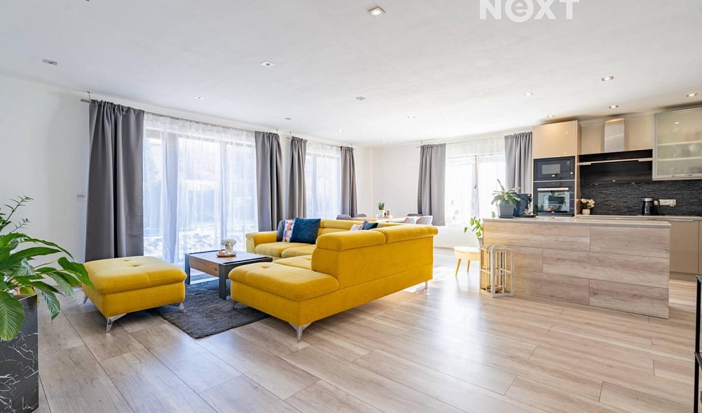 Prodej domu 216 m² s pozemkem 1 768 m², Kaplice – fotka 1 z 30
