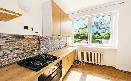 Pronájem bytu 3+1 82 m², U Dívčích hradů, Praha 5 - Smíchov