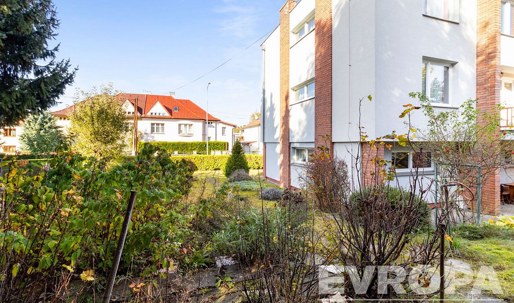 Pronájem domu 220 m² s pozemkem 409 m², Praha – náhled fotky 30