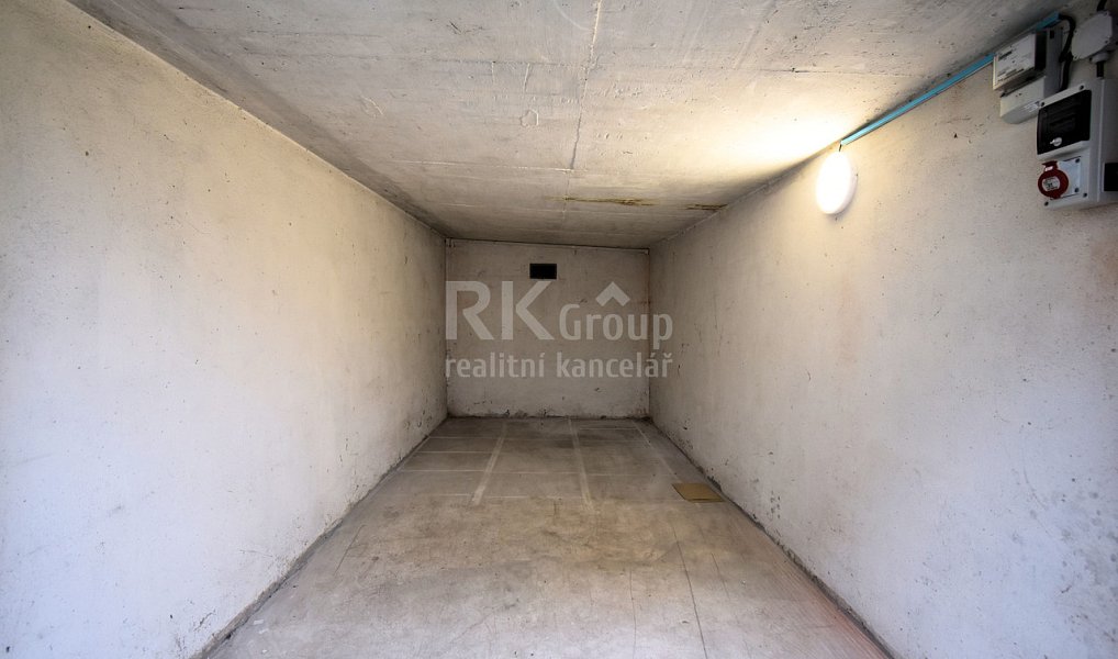 Pronájem garáže nebo skladu, 18 m2 + místo před garáží 12 m2, Praha 4 - Michle, ul. Kapitulská, Praha – náhled fotky 4