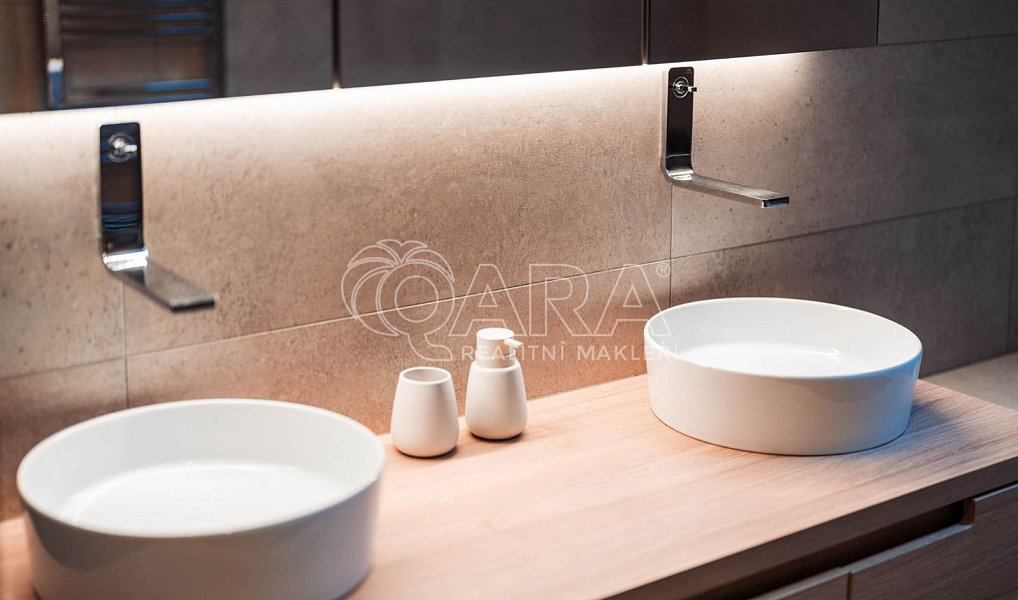 Pronájem bytu 5+kk 335 m², Praha – náhled fotky 19