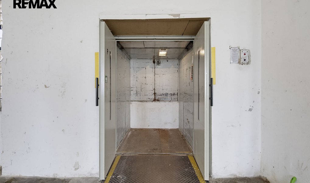 Prodej výrobních prostor 2 350 m², Aš – náhled fotky 46