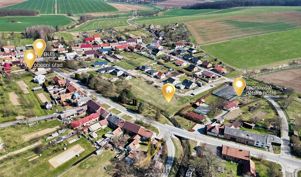 Prodej stavebního pozemku 1 376 m², Hradčany – náhled fotky 4