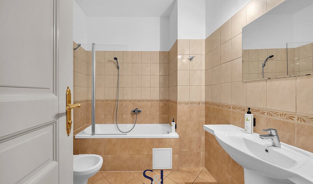 Prodej ubytovacího objektu 819 m², Karlovy Vary – náhled fotky 30