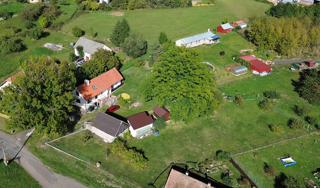 Prodej domu 130 m² s pozemkem 2 708 m², Míčov-Sušice – náhled fotky 2