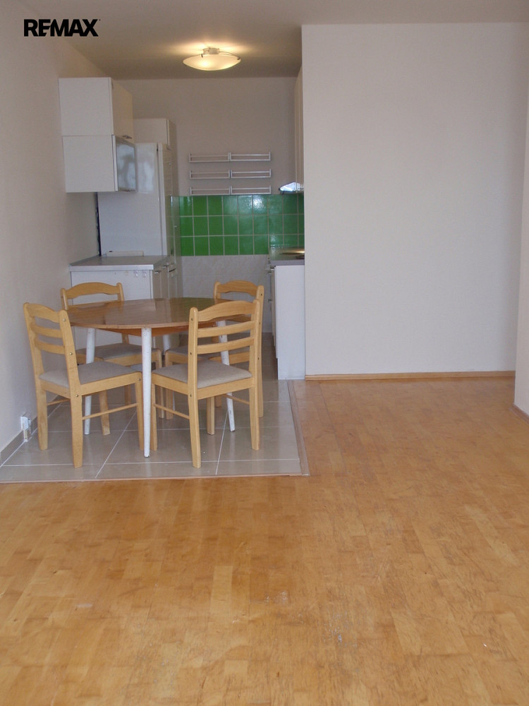Pronájem bytu 2+kk 48 m² – pohled 6