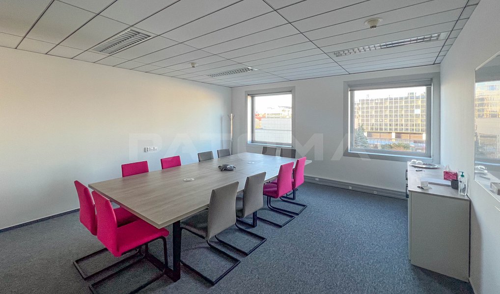 Pronájem kanceláře 160 m², Praha – náhled fotky 2