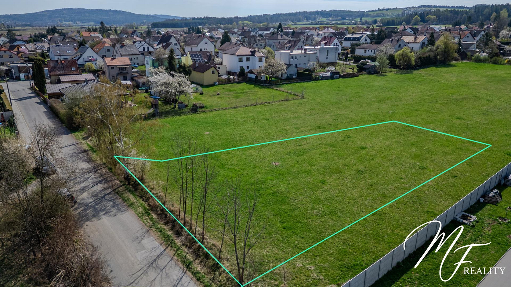 Prodej stavebního pozemku 1 537 m² – fotografie 3
