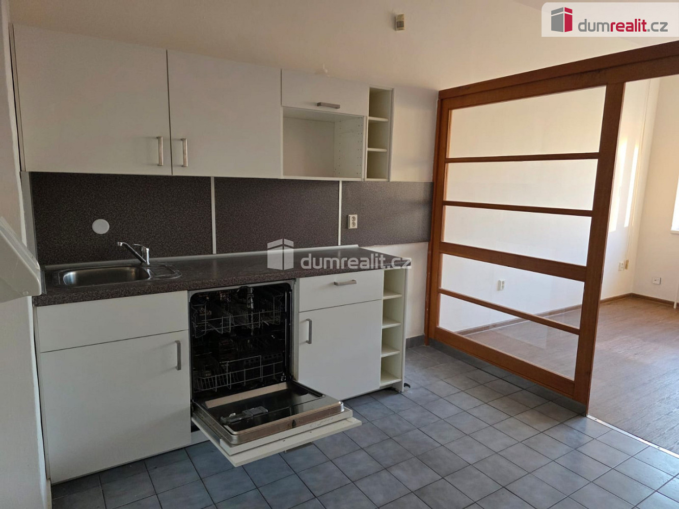 Pronájem kanceláře 250 m² — photo 2
