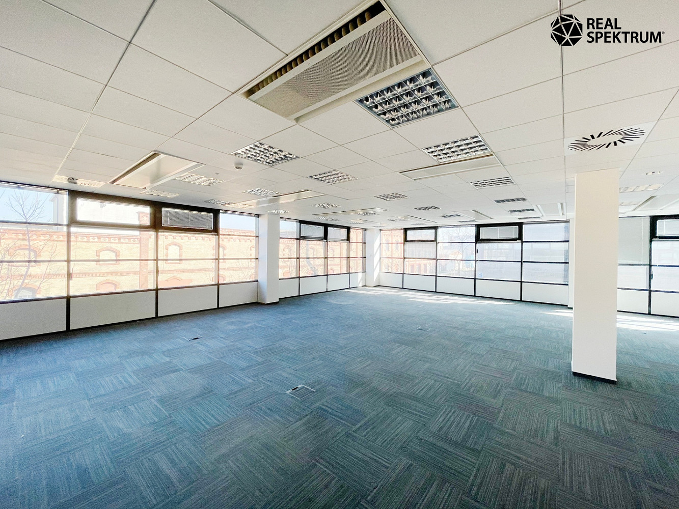 Pronájem kanceláře 147 m² – fotografie 2