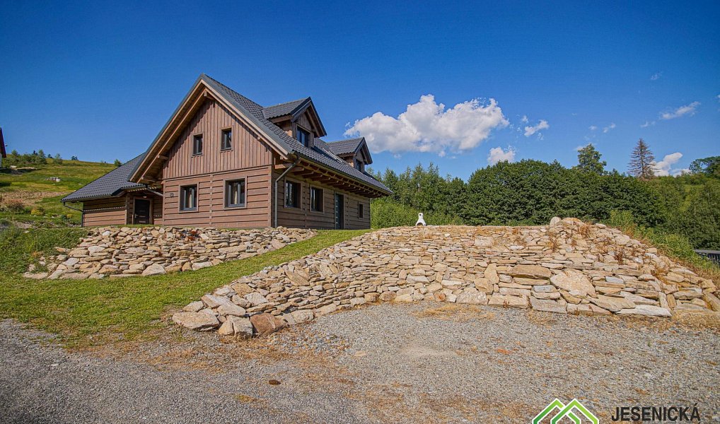 Prodej chaty/chalupy 249 m² s pozemkem 829 m², Staré Město – náhled fotky 3