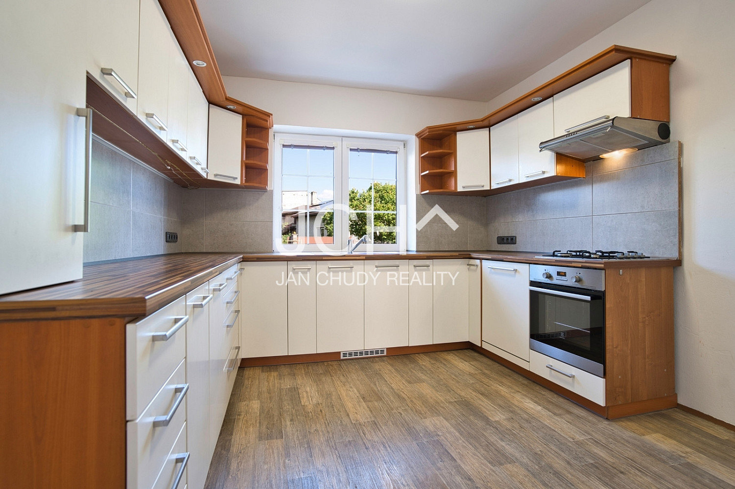 Prodej domu 221 m² s pozemkem 297 m² — photo 2
