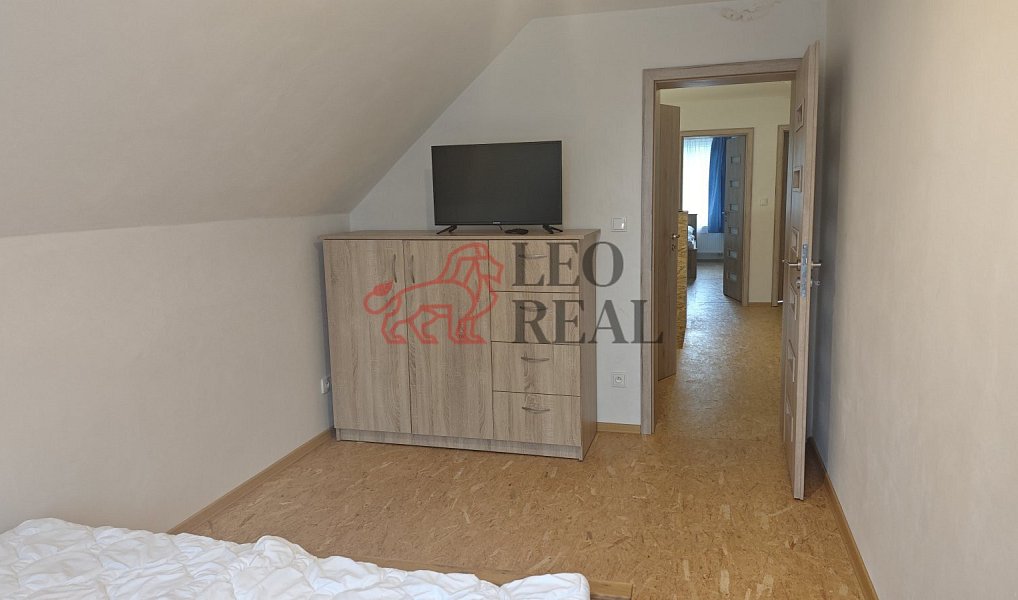 Prodej domu 140 m² s pozemkem 1 045 m², Mladé Buky – náhled fotky 4