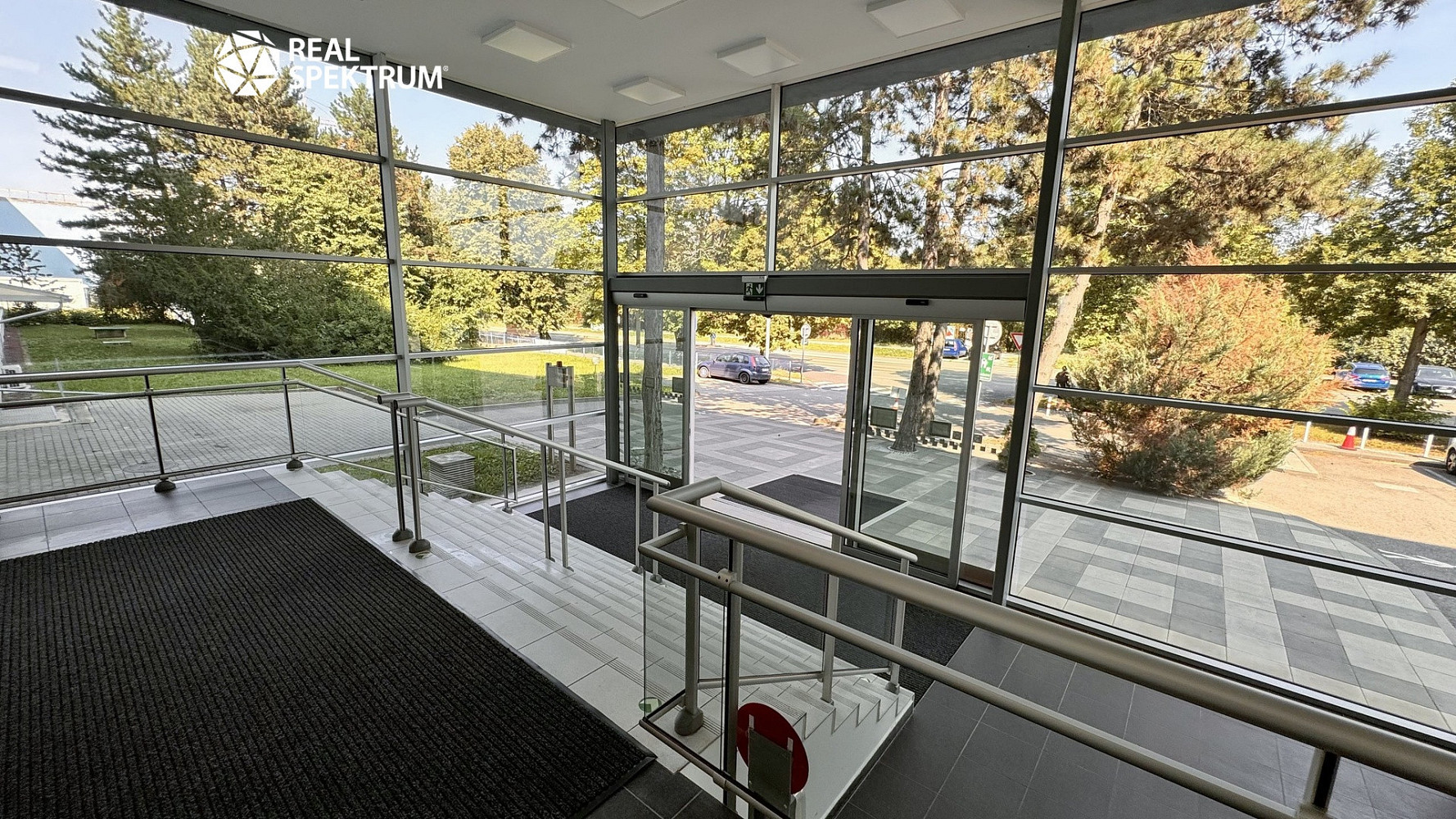 Pronájem kanceláře 313 m² – fotografie 3