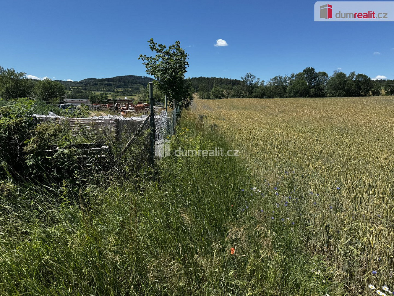 Prodej komerčního pozemku 2 327 m²
