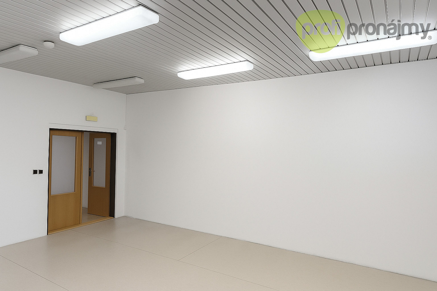 Pronájem obchodních prostor 43 m² – fotografie 2