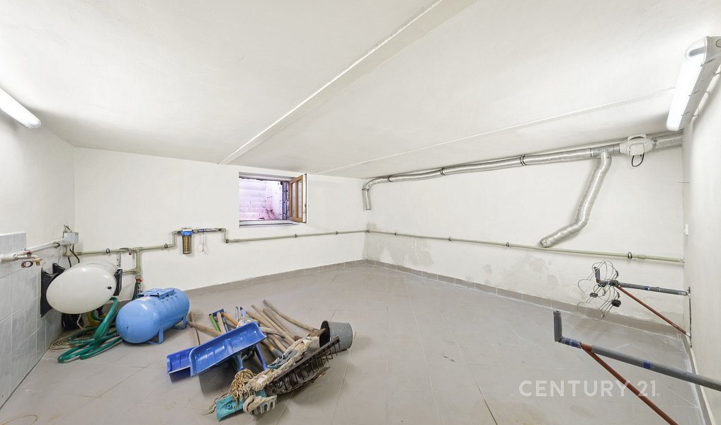 Pronájem domu 210 m² s pozemkem 1 586 m², Mukařov – náhled fotky 33