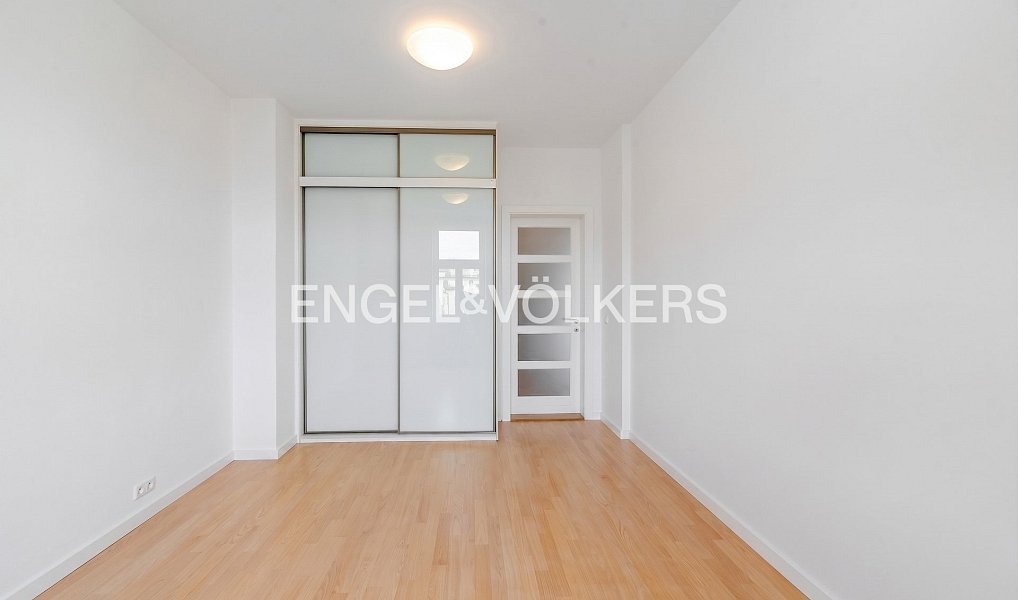 Pronájem bytu 6+kk 204 m², Praha – náhled fotky 9