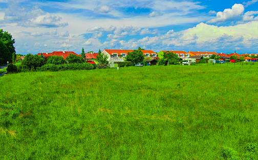 Prodej stavebního pozemku 900 m², náměstí Komenského, Horní Jelení, okres Pardubice