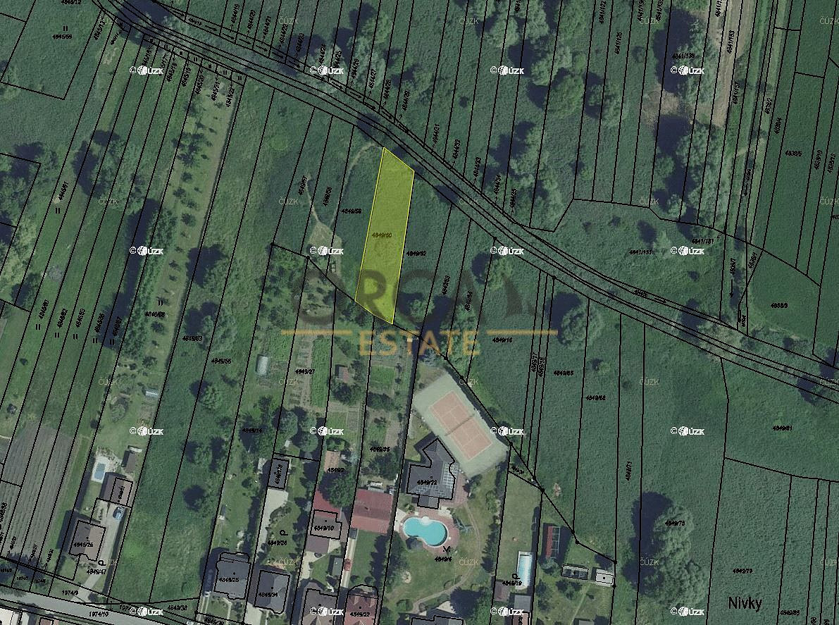 Prodej pole 738 m²