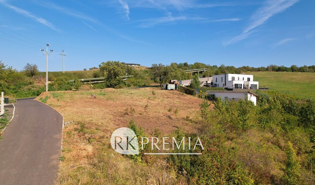 Prodej stavebního pozemku 1 535 m², Zabrušany – náhled fotky 2