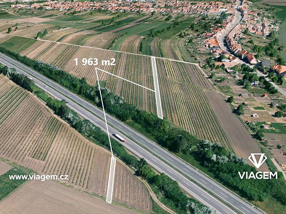 Prodej pole 1 963 m²