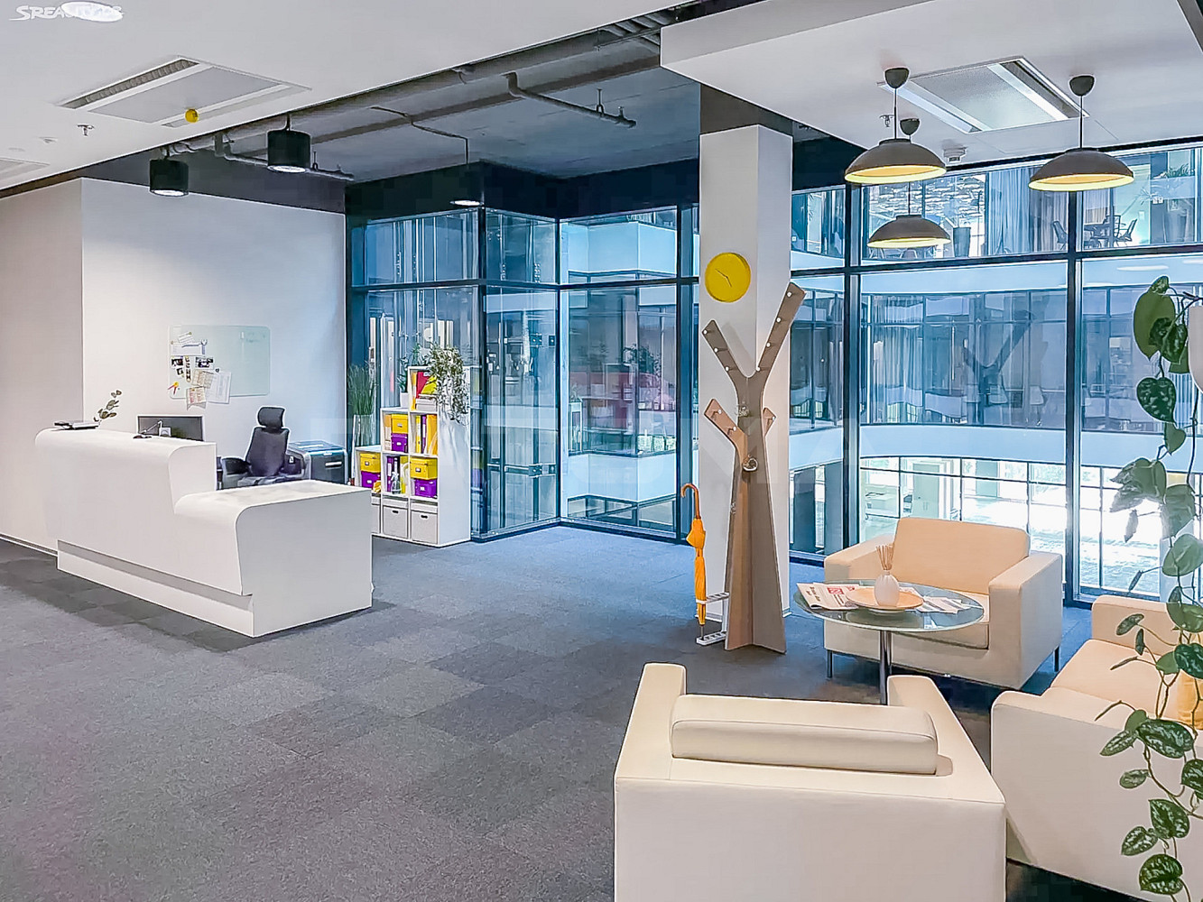 Pronájem kanceláře 1 043 m² – fotografie 2