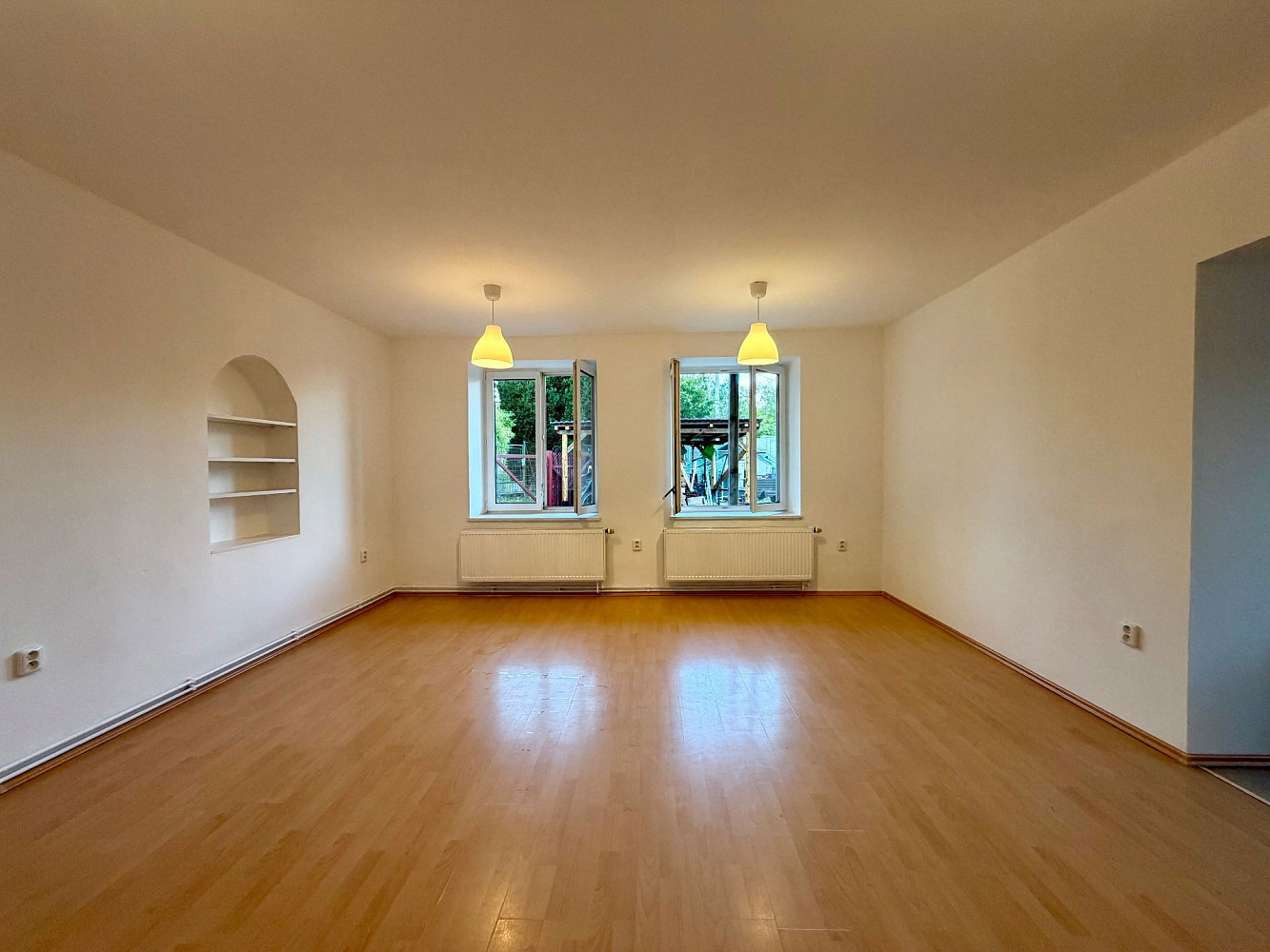 Pronájem bytu 1+1 64 m²