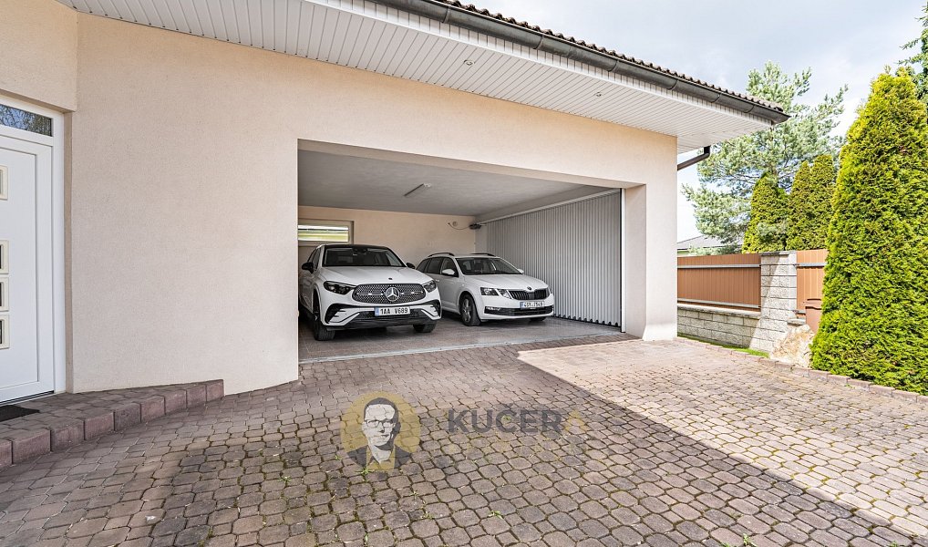 Prodej domu 488 m² s pozemkem 1 376 m², Jesenice – náhled fotky 24