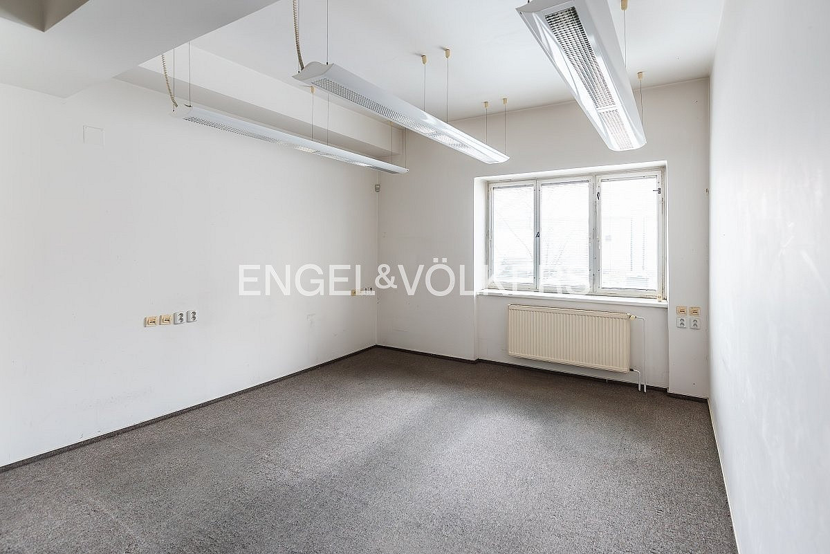 Pronájem skladovacích prostor 1 767 m² – fotografie 2