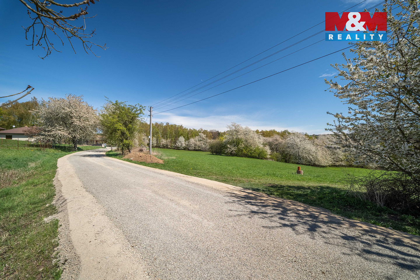Prodej stavebního pozemku 2 000 m² – fotografie 2
