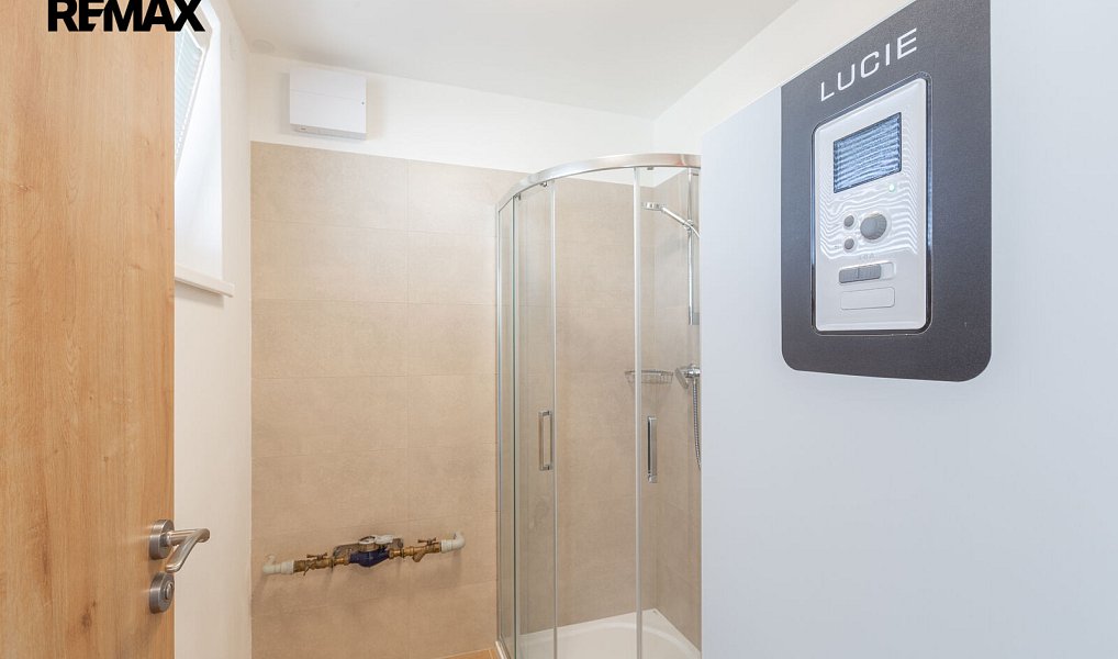 Pronájem domu 107 m² s pozemkem 124 m², Praha – náhled fotky 10