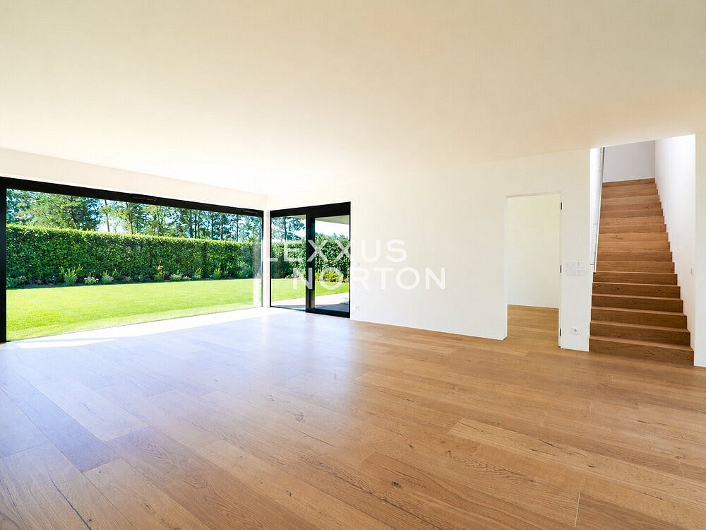 Prodej domu 260 m² s pozemkem 592 m² – fotografie 2