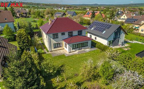 Prodej domu 271 m² s pozemkem 1 003 m², Ptická, Svárov, okres Kladno