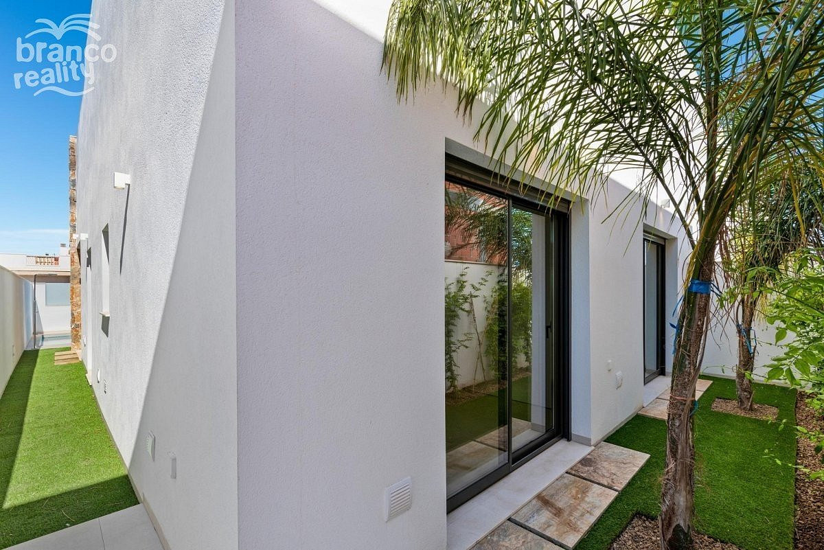 Prodej domu 90 m² s pozemkem 21 m² - Vista 5